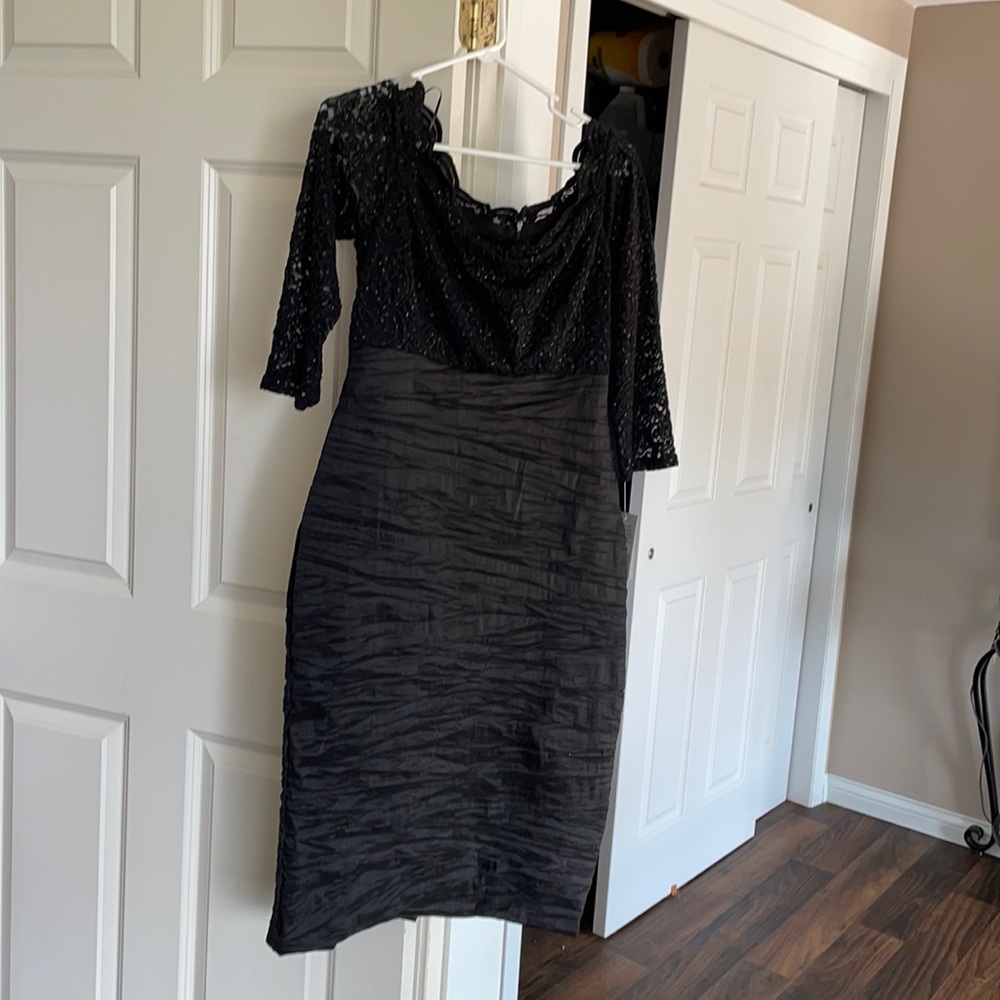 Beautiful black dress from Alex enening